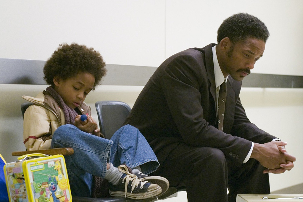 Salah satu adegan dalam film The Pursuit of Happyness (Foto: Medium.com)