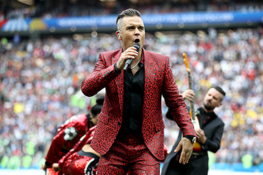 Penjelasan Robbie Williams Soal Insiden Pembukaan Piala Dunia