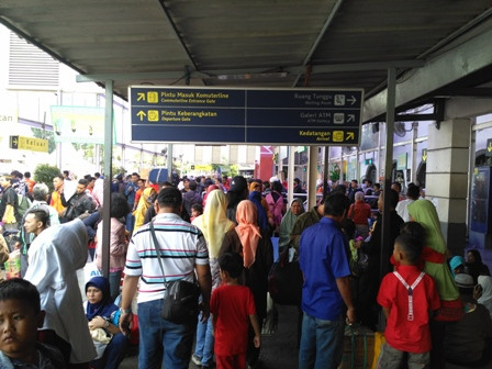 Stasiun Pasar Senen Kedatangan 22.926 Pemudik