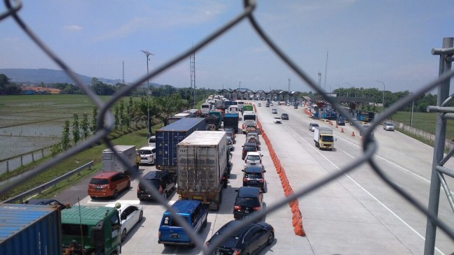 <i>One Way</i> di Tol Palimanan Diberlakukan Sore Nanti