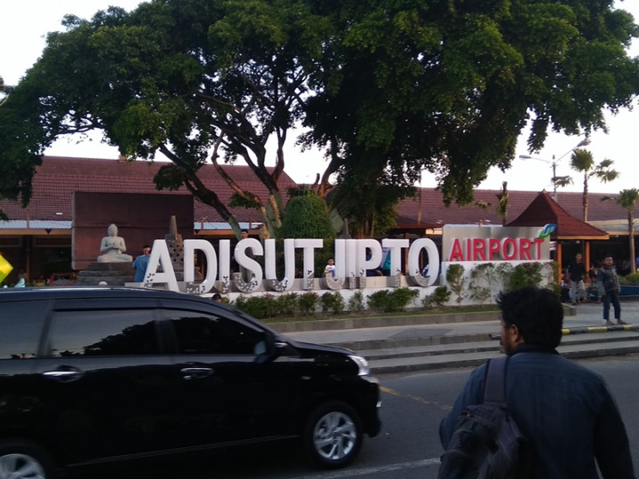 Pemudik di Bandara Adisutjipto di Atas Prediksi Nasional