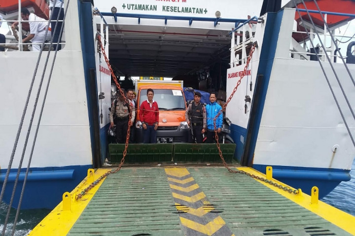 Kapal Nelayan Bantu Kirim Logistik Pilgub di Jepara