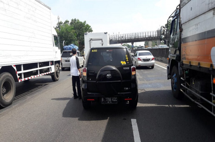 Tabrakan Beruntun Terjadi di Tol Jakarta-Cikampek