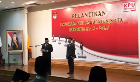 130 Anggota KPU Kabupaten/Kota Resmi Dilantik