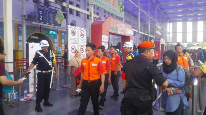 Penghasilan Porter Kereta Meningkat di Momen Lebaran