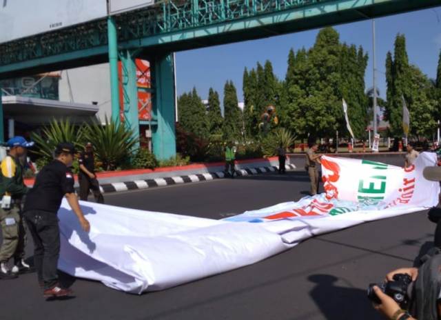 Masa Tenang, Petugas Gabungan Copot APK