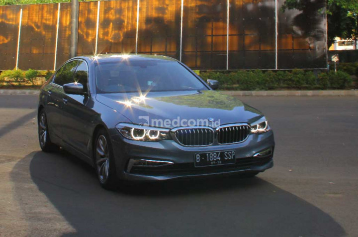 Jajal Fitur 'Anti Capek' BMW 520i Luxury Line di Kemacetan