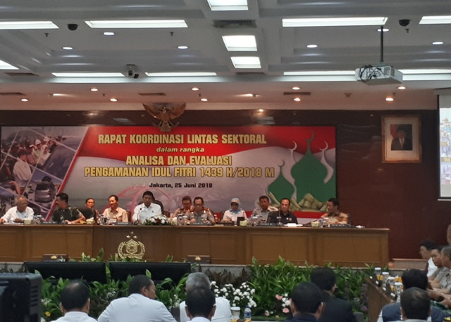 Kapolri Bersama Jajaran Menteri Gelar Rapat Evaluasi Mudik