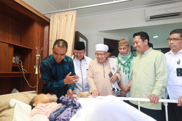 Rommy Jenguk Ulama Betawi KH Saifuddin Amsi