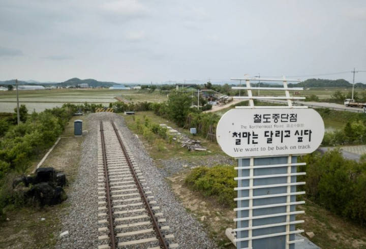 Koreas Hold Talks on Connecting Railways