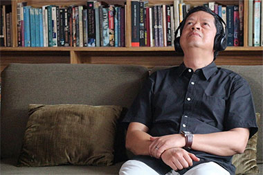 Seberapa Penting Peran Candra Darusman pada Musik Indonesia?