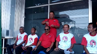 Ganjar-Yasin Unggul Hitung Cepat, Warga Semarang Gunduli Rambut