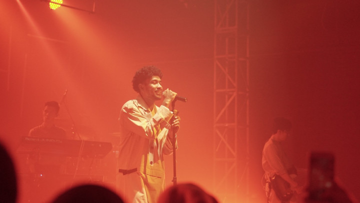 Teddy Adhitya Rayakan Satu Tahun Album Debut Nothing Is Real