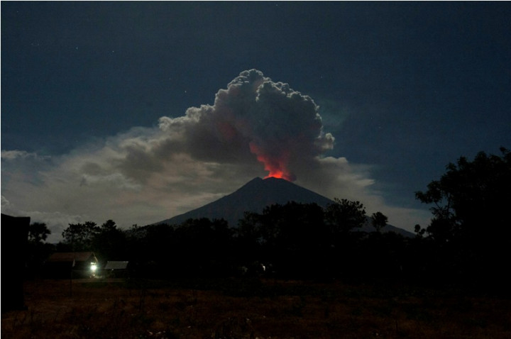 226 Pesawat Batal Terbang Akibat Erupsi Gunung Agung