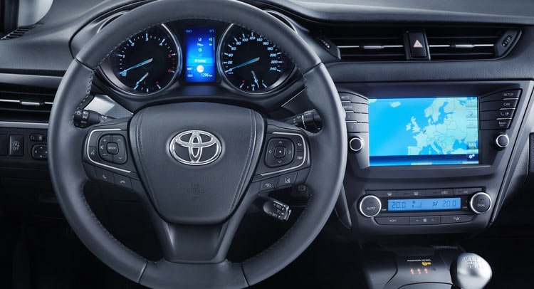 LINE bekerja sama dengan Toyota untuk rilis Clova Auto.