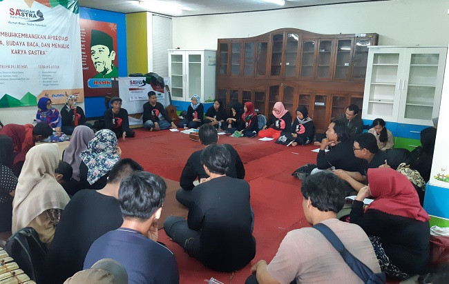 Menghidupkan Sastrawan Muda Ala Balai Pustaka