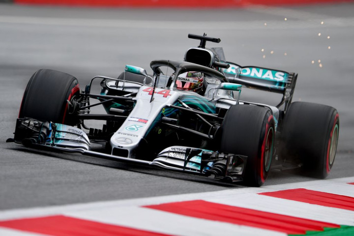 Lewis Hamilton Makin Melesat pada FP2