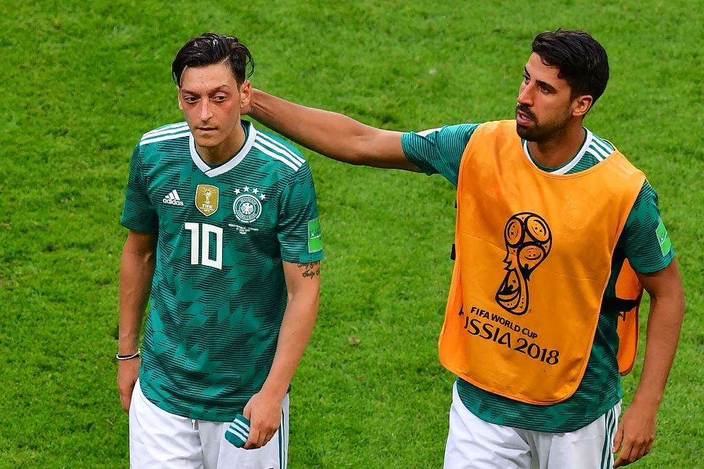 Mesut Oezil (kiri) dan Sami Khedira (Foto: AFP PHOTO / Luis Acosta)