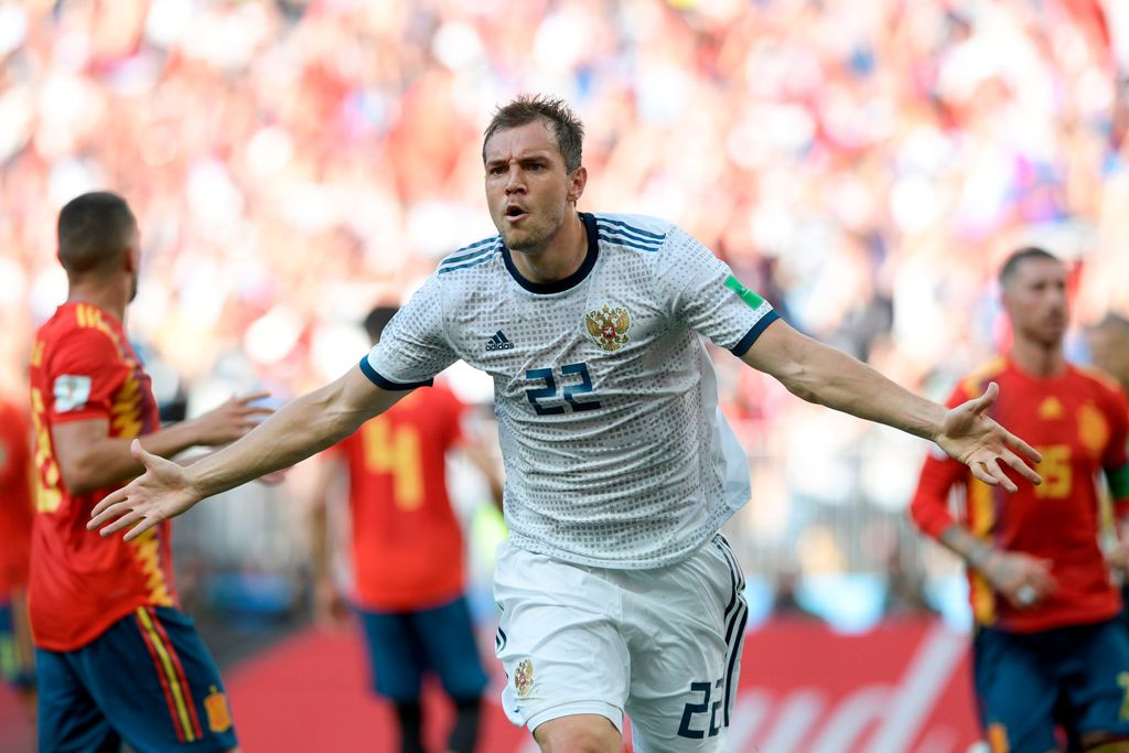 Selebrasi pemain Rusia Artem Dzyuba usai membobol gawang Spanyol yang dijaga David De Gea (AFP PHOTO / Juan Mabromata)