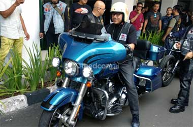 Cerita Unik di Balik Hobi Baru Zulklifi Hasan sebagai Biker