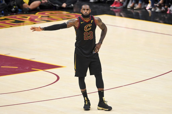 Resmi: LeBron James Gabung LA Lakers
