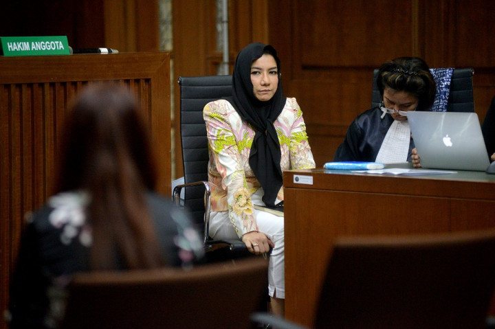 Sambil Menangis, Bupati Rita Minta Maaf Kepada Masyarakat Kukar