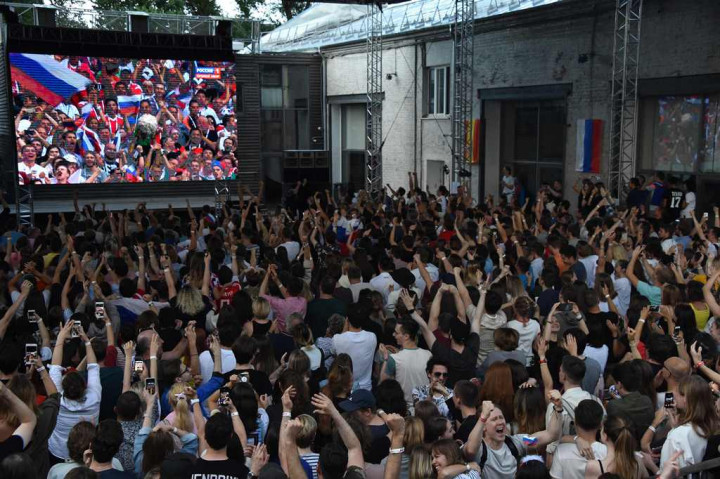 Mabar Dahulu, Nobar Kemudian