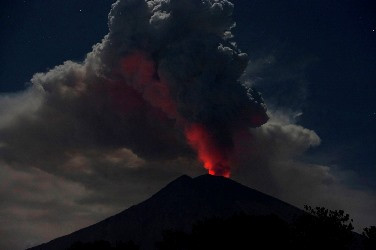 133 Pengungsi Gunung Agung Berasal dari Radius Aman