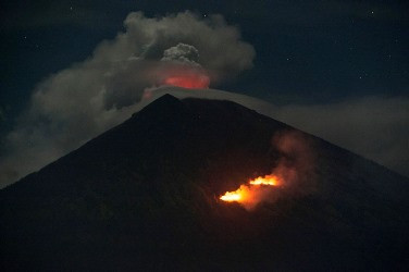 Pengungsi Gunung Agung Bertambah Jadi 2.731 Orang