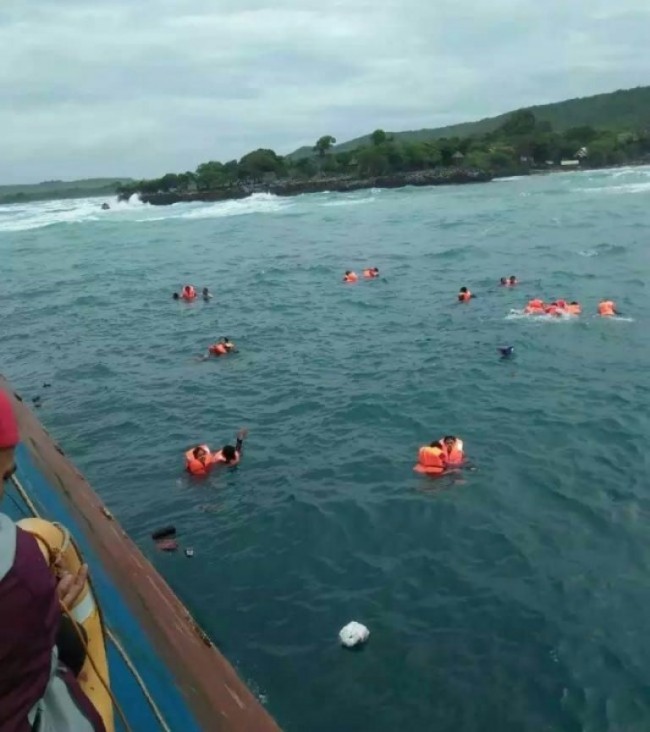 50 Orang Masih di Atas KM Lestari Maju