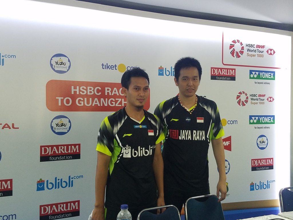 Mohammad Ahsan/Hendra Setiawan menghadiri konferensi pers usai disingkirkan Marcus/Kevin di babak pertama Indonesia Open 2018 (Foto: medcom.id/Krisna Octavianus)