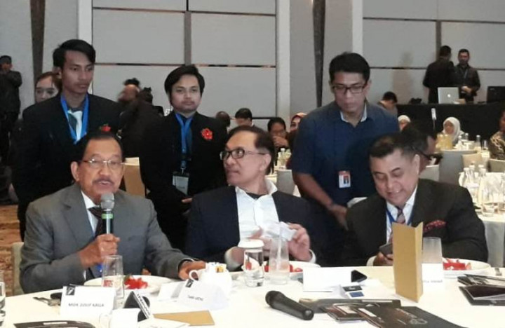 Mahathir akan Serahkan Kekuasaan Pada Waktu yang Tepat