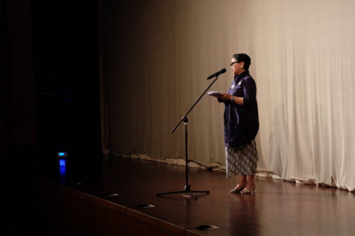 Apiknya Pemuda Asing Melakukan Pentas Kebudayaan Indonesia