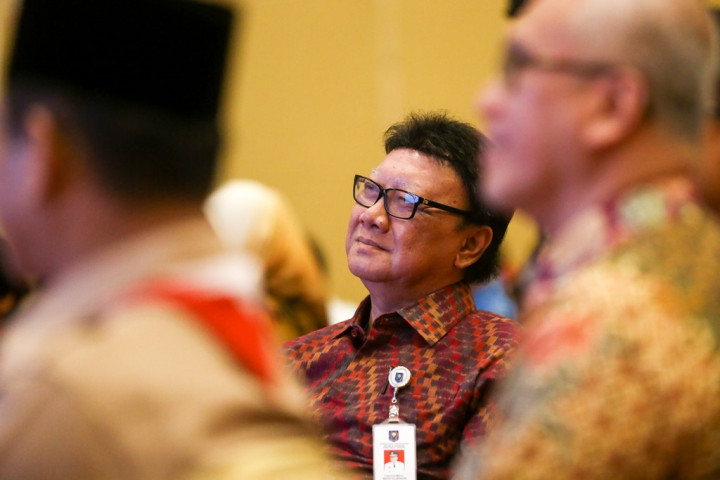 Cerita Mendagri Setrika Baju Sendiri