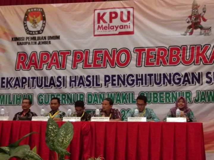 Saksi Gus Ipul-Puti Tolak Rekapitulasi KPU Jember