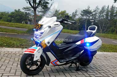 Yamaha NMAX 2015 Bergaya Polisi ala Fiekry