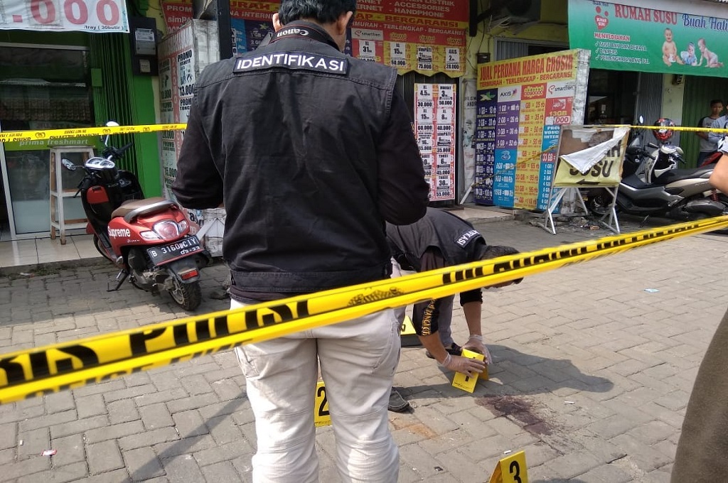 Polisi olah tempat kejadian perkara (TKP) penembakan korban pembegalan di Tangerang, 5 Juli 2018, Medcom.id - Hendrik