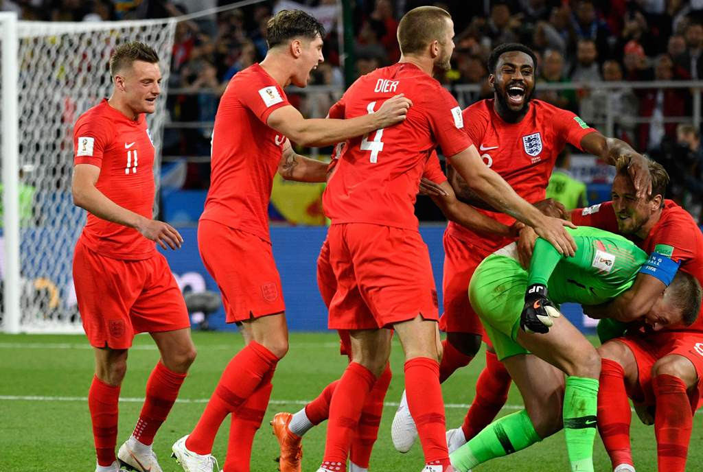 Pemain Inggris seusai memenangi adu penalti kontra Kolombia (Foto: AFP/ALEXANDER NEMENOV)