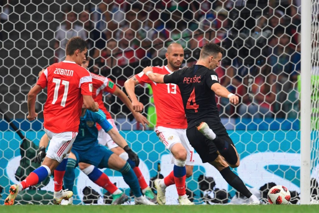 Momen Ivan Perisic tendangannya mengenai tiang gawang. (Foto: twitter)K