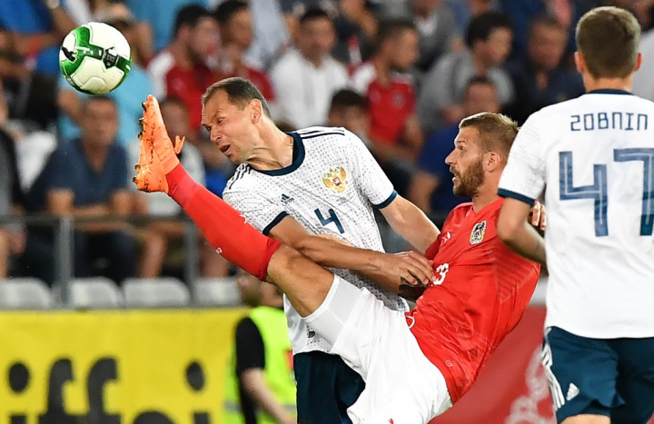 Bek Veteran Rusia Gantung Sepatu