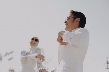 Nadine Chandrawinata dan Dimas Anggara Menikah
