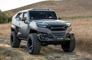 Chris Brown Pamer Mainan Baru Rezvani Tank