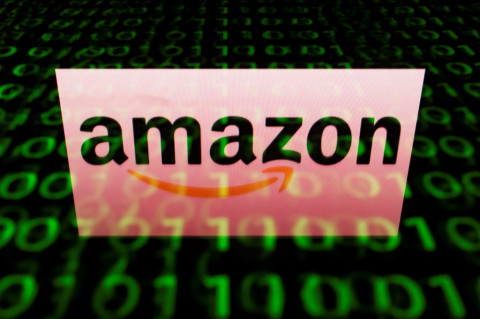 Amazon masih membiarkan penjualnya menjual barang-baran Nazi.