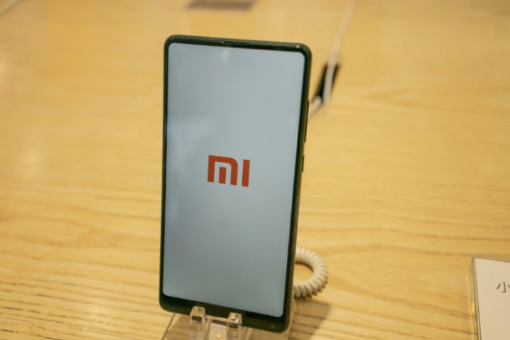 Shares in China's Xiaomi Fall on Hong Kong Debut