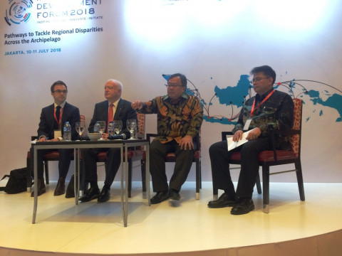 Menteri PPN/Kepala Bappenas Bambang Brodjonegoro (kedua dari