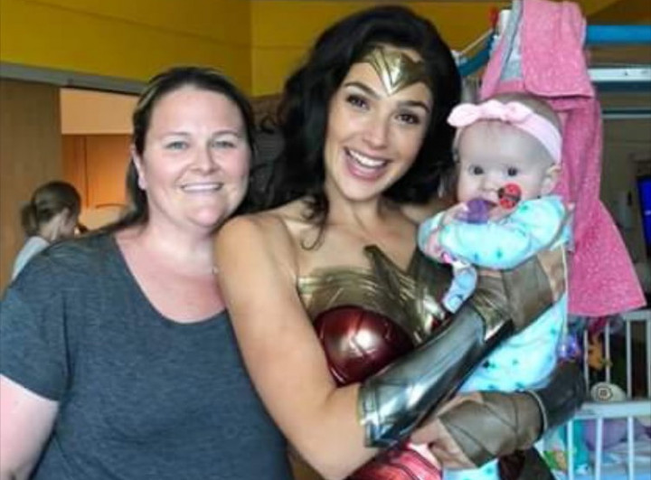 Pakai Kostum Wonder Woman, Gal Gadot Hibur Pasien Anak Penderita Kanker