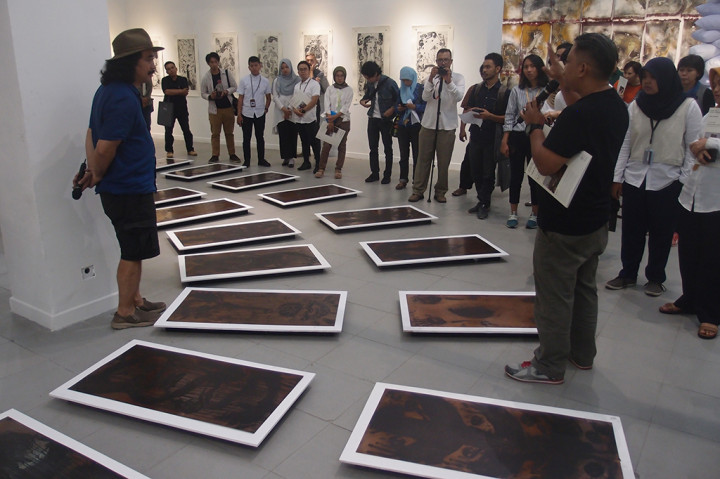 Melihat Pameran Seni Rupa Tisna Sanjaya