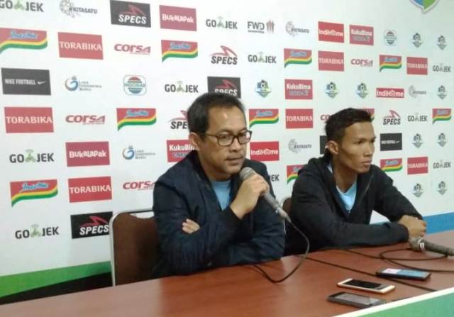 Aji Santoso (kiri) menjagokan Prancis di Piala Dunia 2018-Medcom.id/Daviq