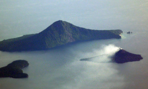 Anak Krakatau Erupsi