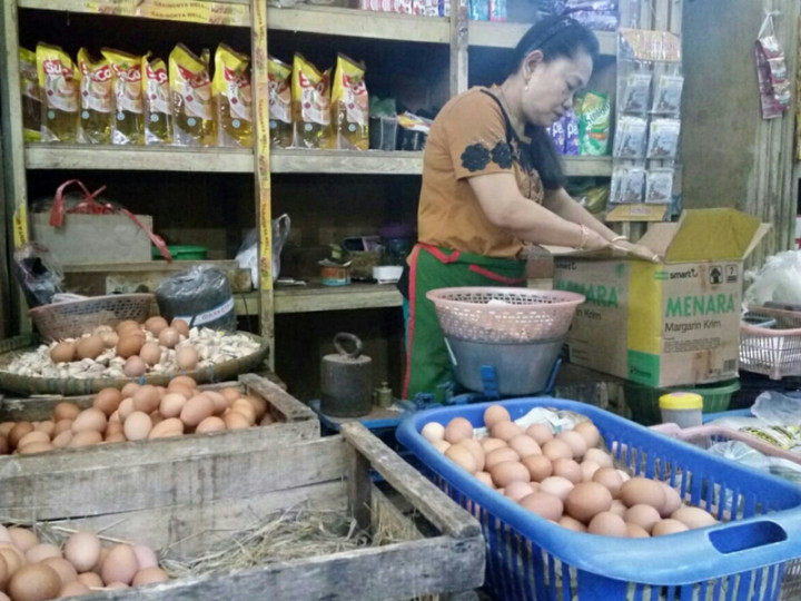 Harga Telur Ayam Ras di Solo Merangkak Naik